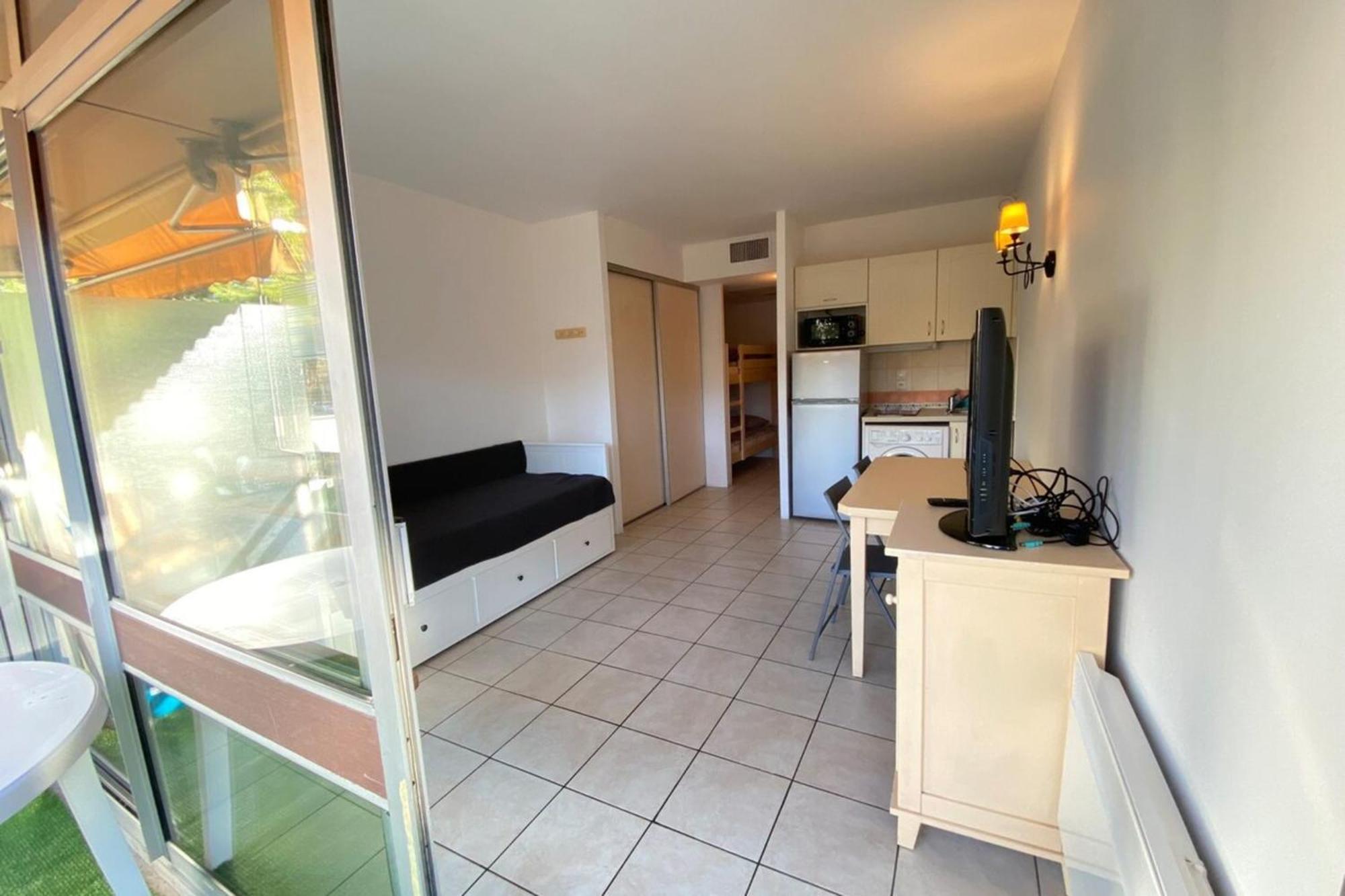 06U - Beautiful Studio In Residence - Swimming Pool And Tennis Court Saint-Laurent-du-Var Exterior foto