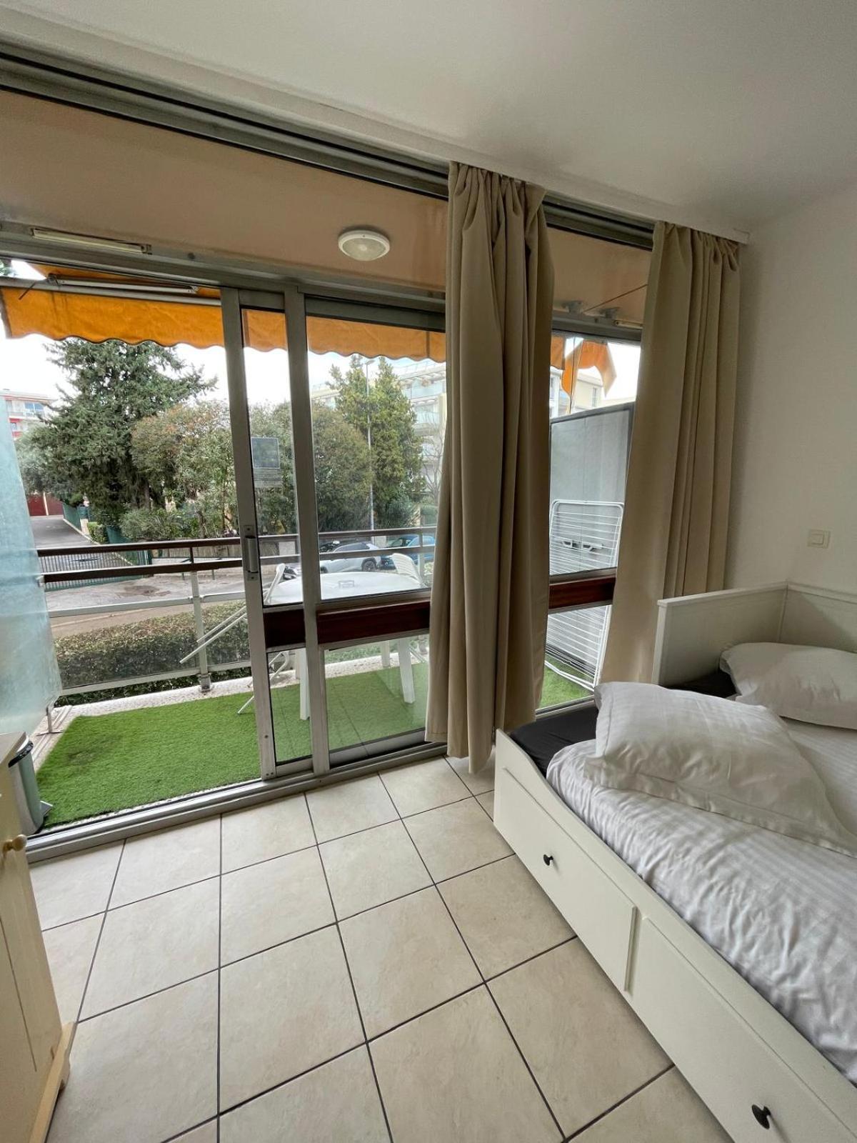 06U - Beautiful Studio In Residence - Swimming Pool And Tennis Court Saint-Laurent-du-Var Exterior foto